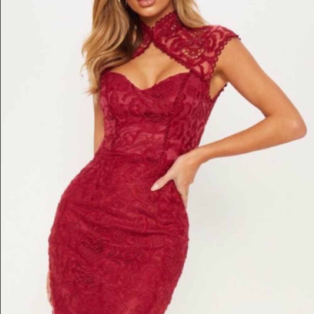 Red Lace Dress PRETTYLITTLETHING
